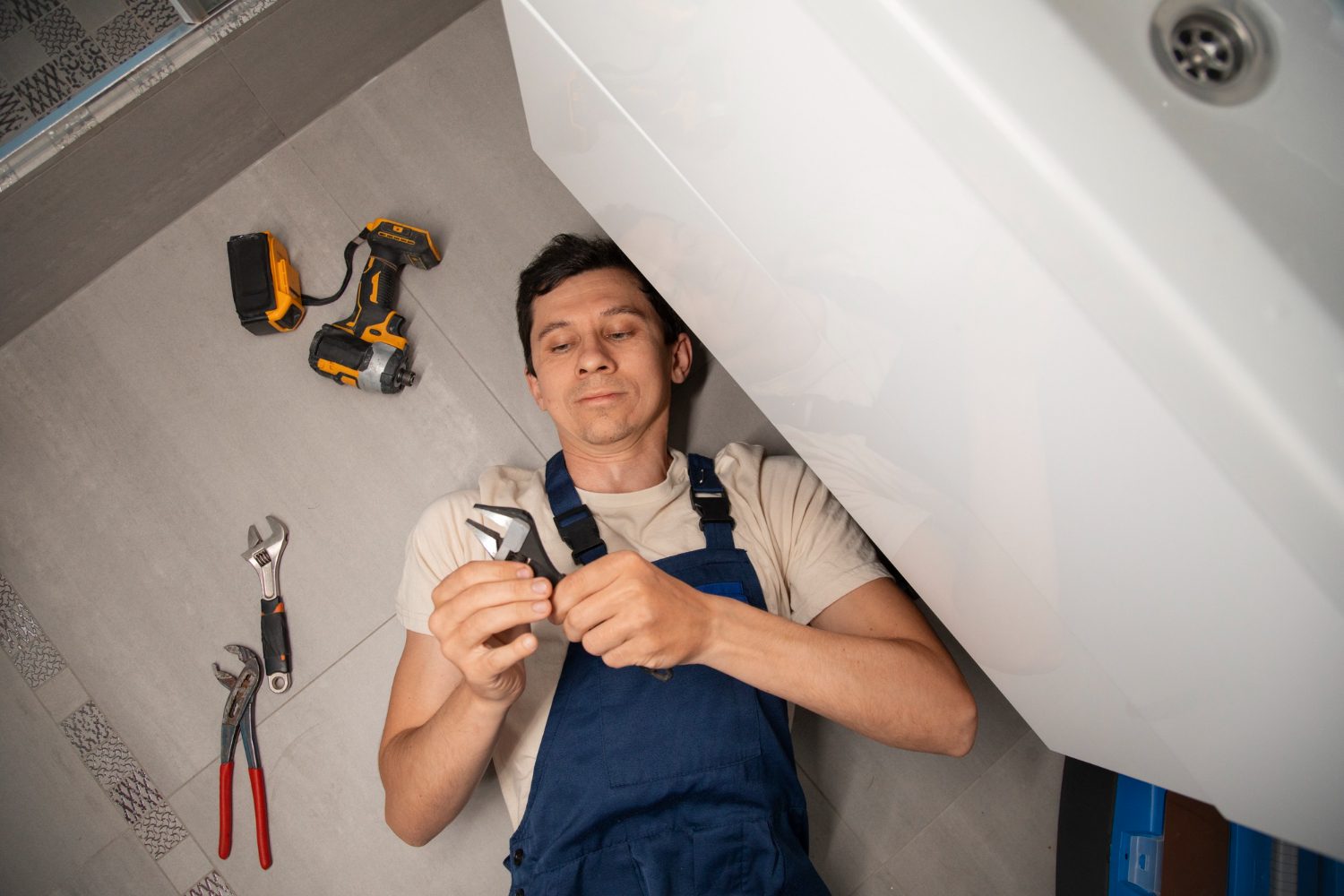 Plumber Dubai fixing pipes under sink